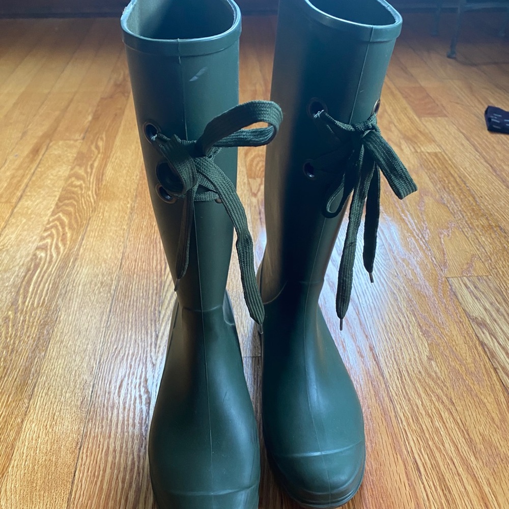 Capeli rainboots